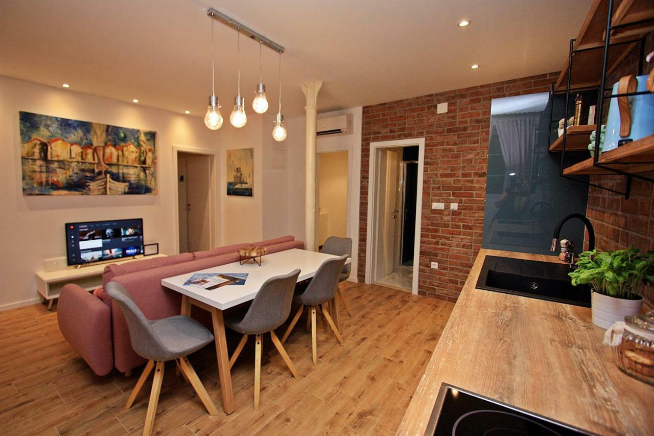 Apartman Michelangelo In The Centar Of Supetar Eksteriør billede