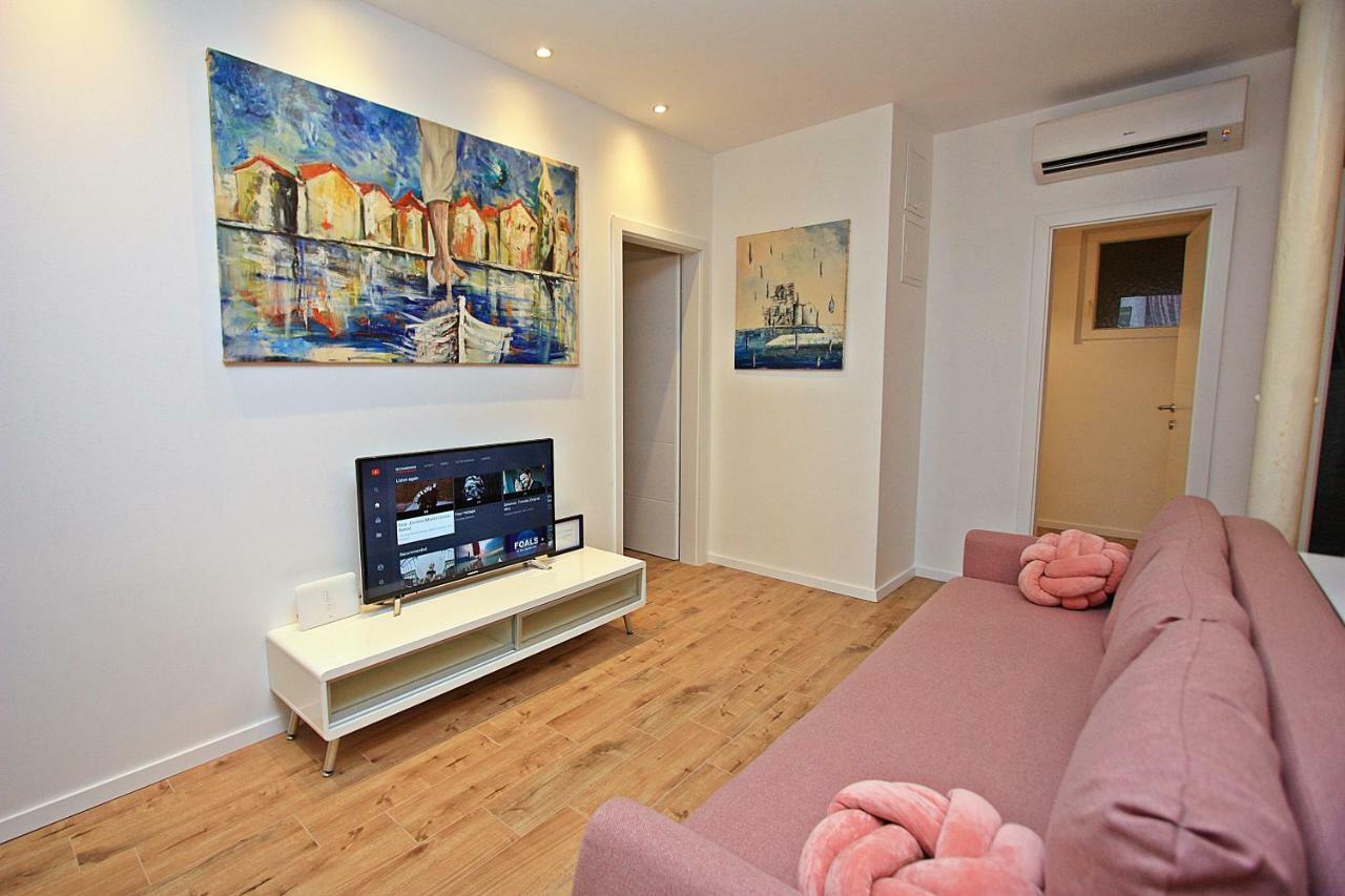 Apartman Michelangelo In The Centar Of Supetar Eksteriør billede