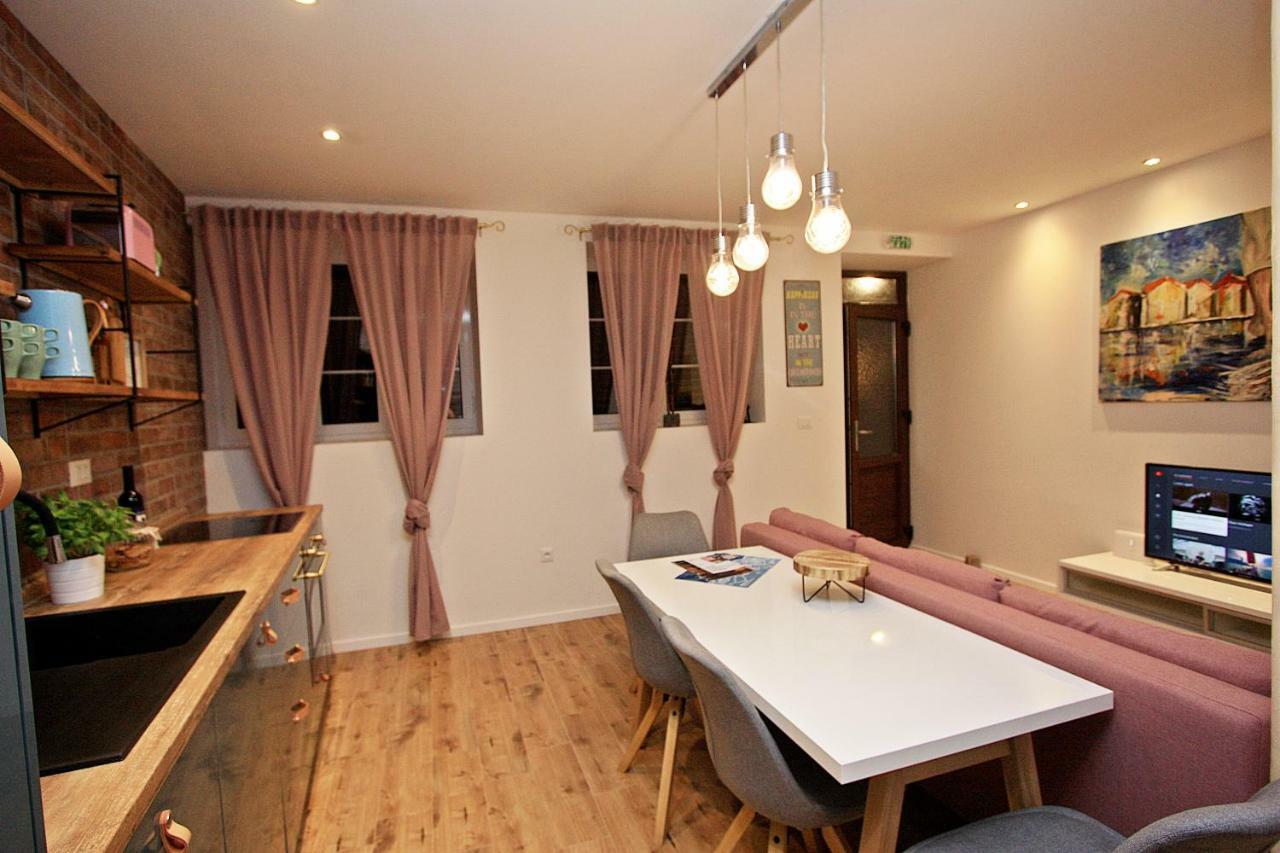 Apartman Michelangelo In The Centar Of Supetar Eksteriør billede