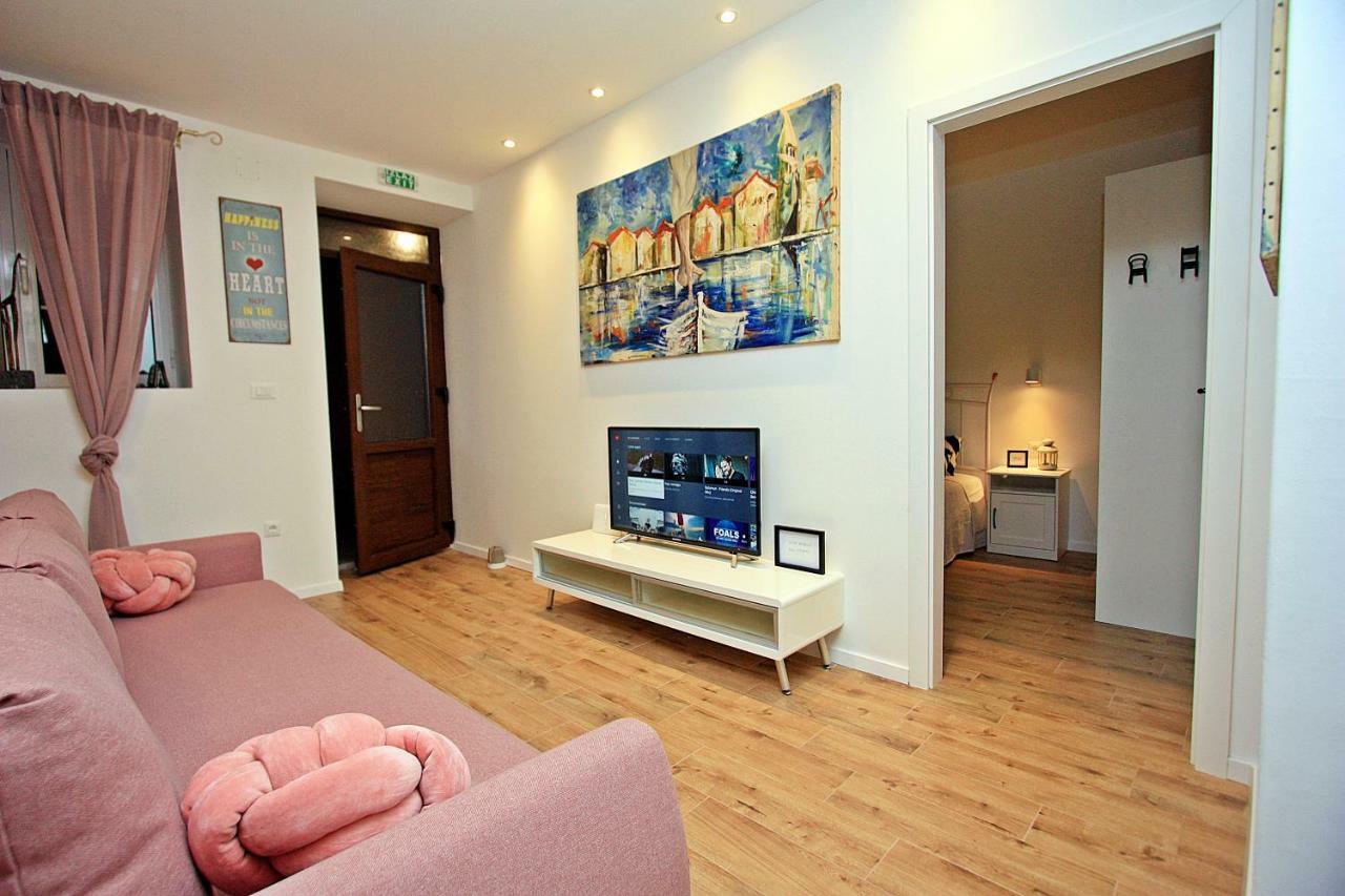 Apartman Michelangelo In The Centar Of Supetar Eksteriør billede