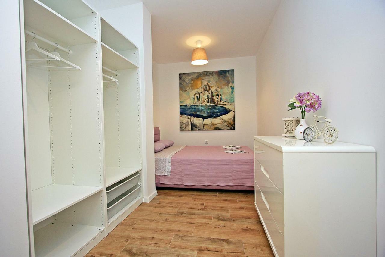 Apartman Michelangelo In The Centar Of Supetar Eksteriør billede