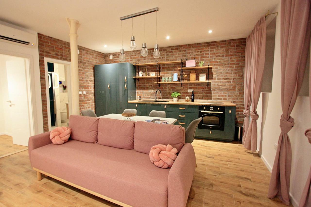 Apartman Michelangelo In The Centar Of Supetar Eksteriør billede