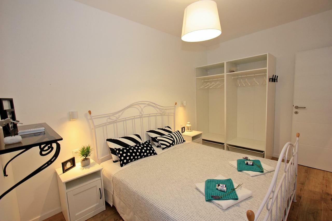 Apartman Michelangelo In The Centar Of Supetar Eksteriør billede