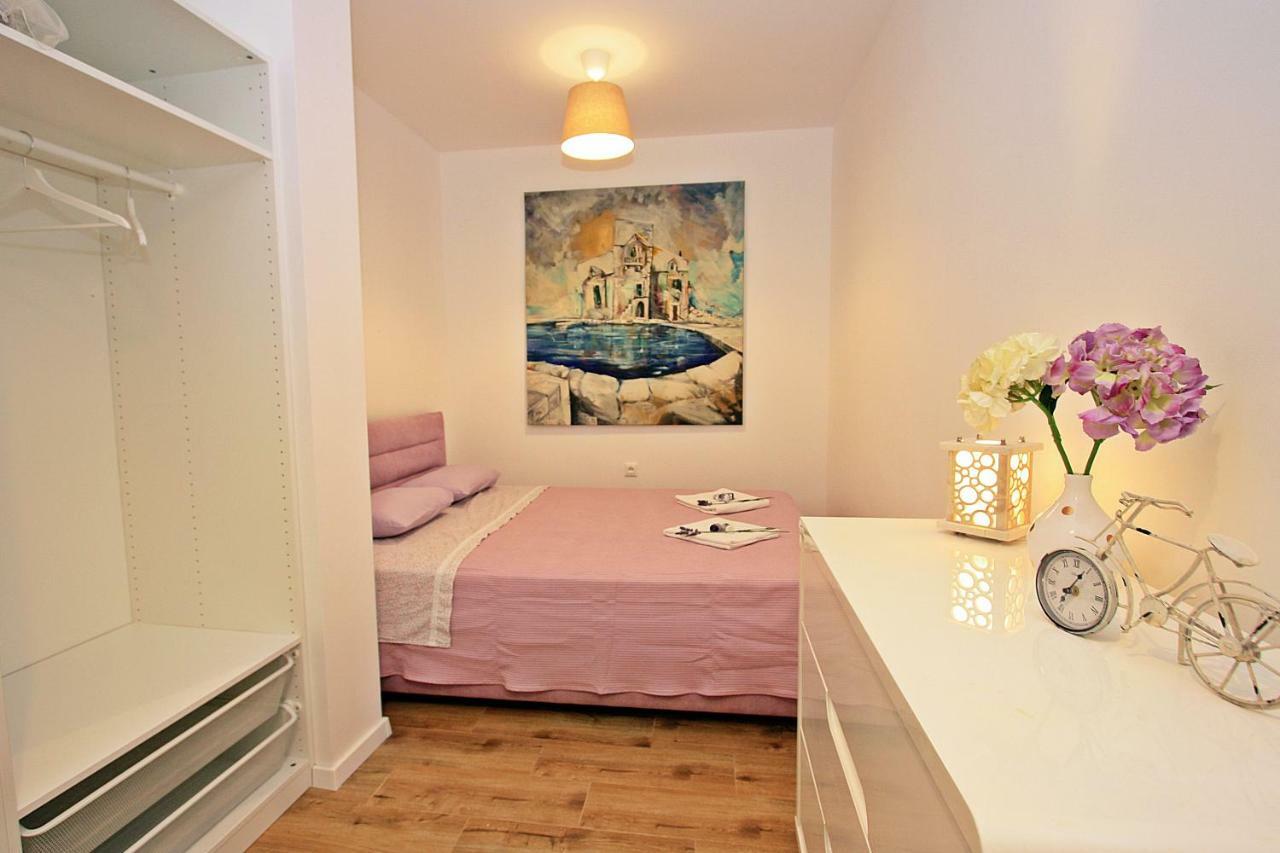 Apartman Michelangelo In The Centar Of Supetar Eksteriør billede